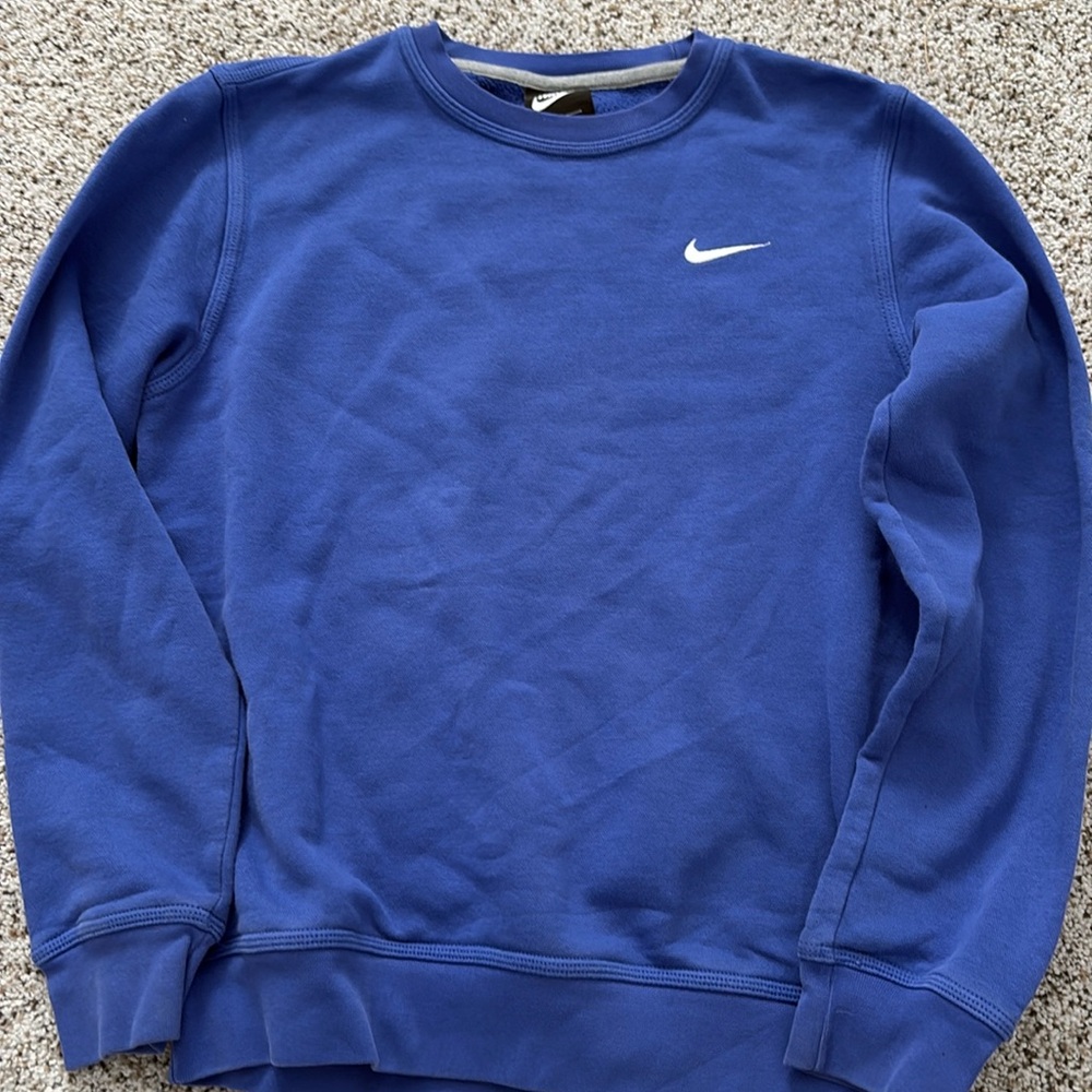 Blue Nike crewneck-- barley worn